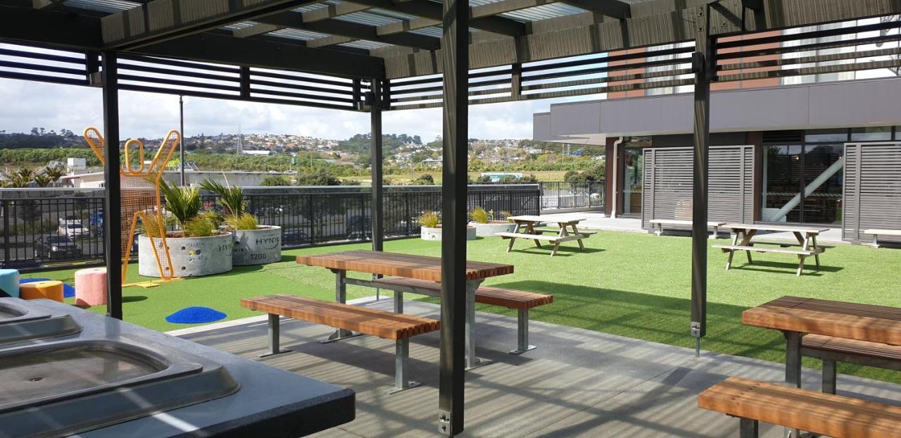 Ramada Suites By Wyndham Auckland Manukau Pacfic Centre Eksteriør billede